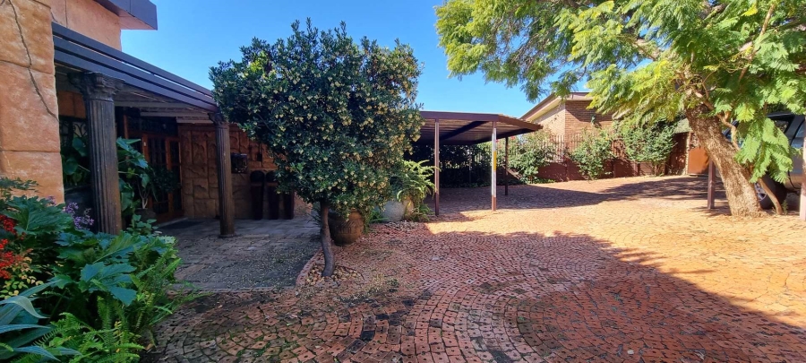 5 Bedroom Property for Sale in Dan Pienaar Free State